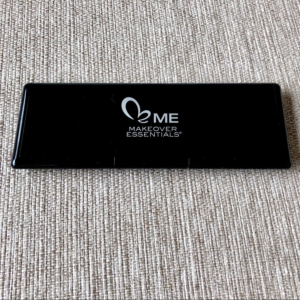 Makeover Essentials eye shadow compact - Picture 4 of 6